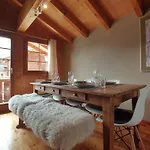 Mountain Village Chalé *